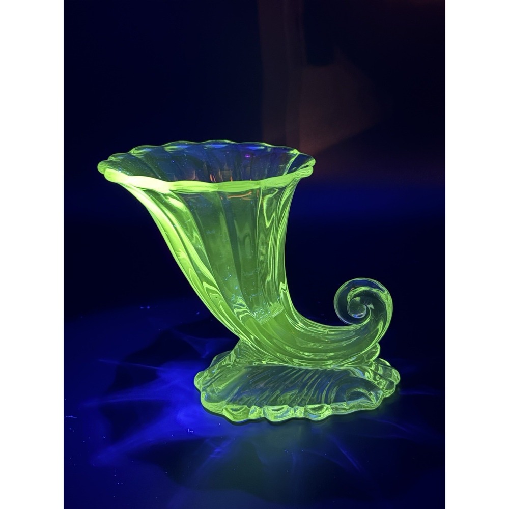 Vintage Uranium Glass Heisey Warwick Cornucopia Vase # 1428 Horn of Plenty 7"